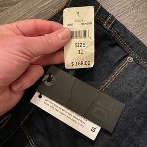 NWT DL1961 RUSSEL BANDON Slim Straight Jean 32x32”